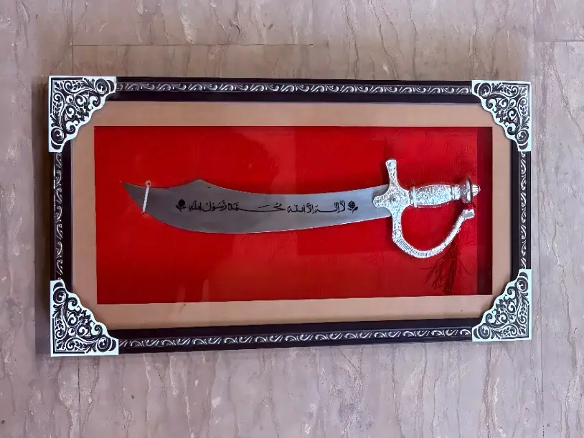 long red kalma dagger.webp