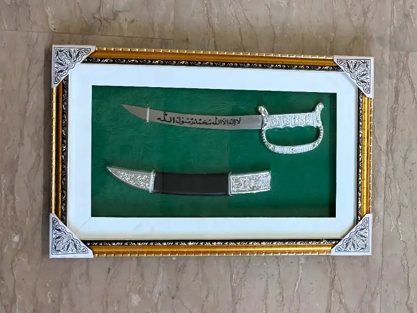 green lama dagger.webp